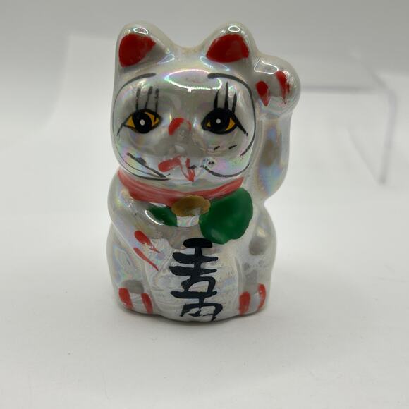 Small 2.5 in White iridescent Ceramic Maneki Neko Good Luck Cat with Gold Coin - Picture 3 of 7